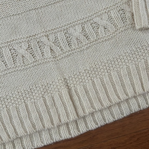 American Eagle Outfitters Off-White Sweater Size Small - Picture 2 of 9